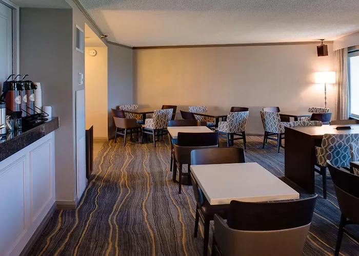 Doubletree By Hilton - Warren Place Hotel