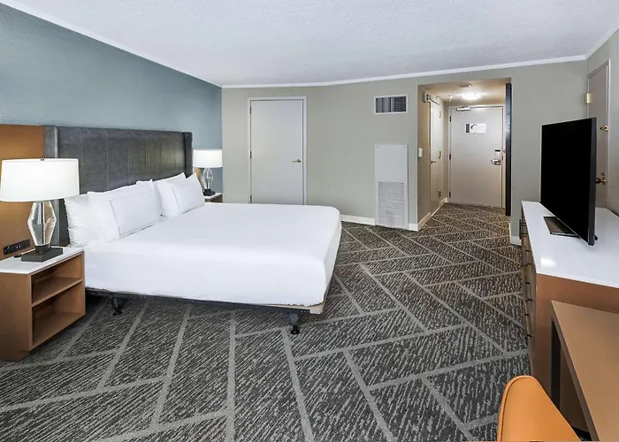 Doubletree By Hilton - Warren Place