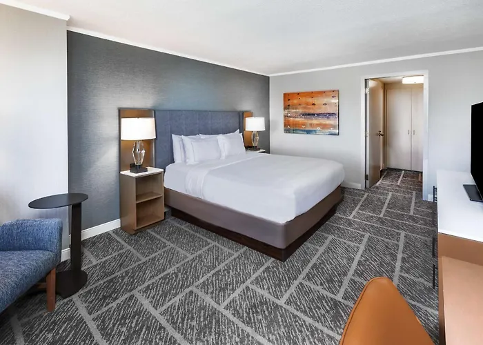 Doubletree By Hilton - Warren Place Hotel