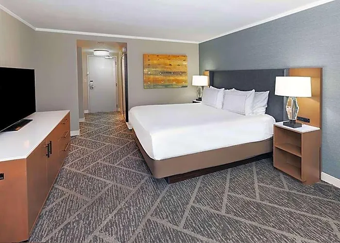 Doubletree By Hilton - Warren Place Hotel Tulsa